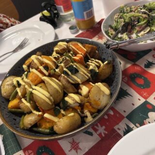 ローストされたポテトやお野菜とブロッコリーサラダ