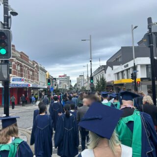 卒業式の日のパレードの様