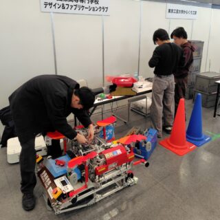 展示ブース設営中