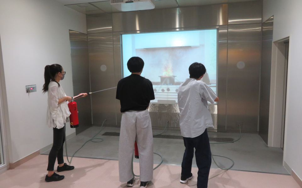 1・2年生および教職員が能美市防災センターで防災体験を実施